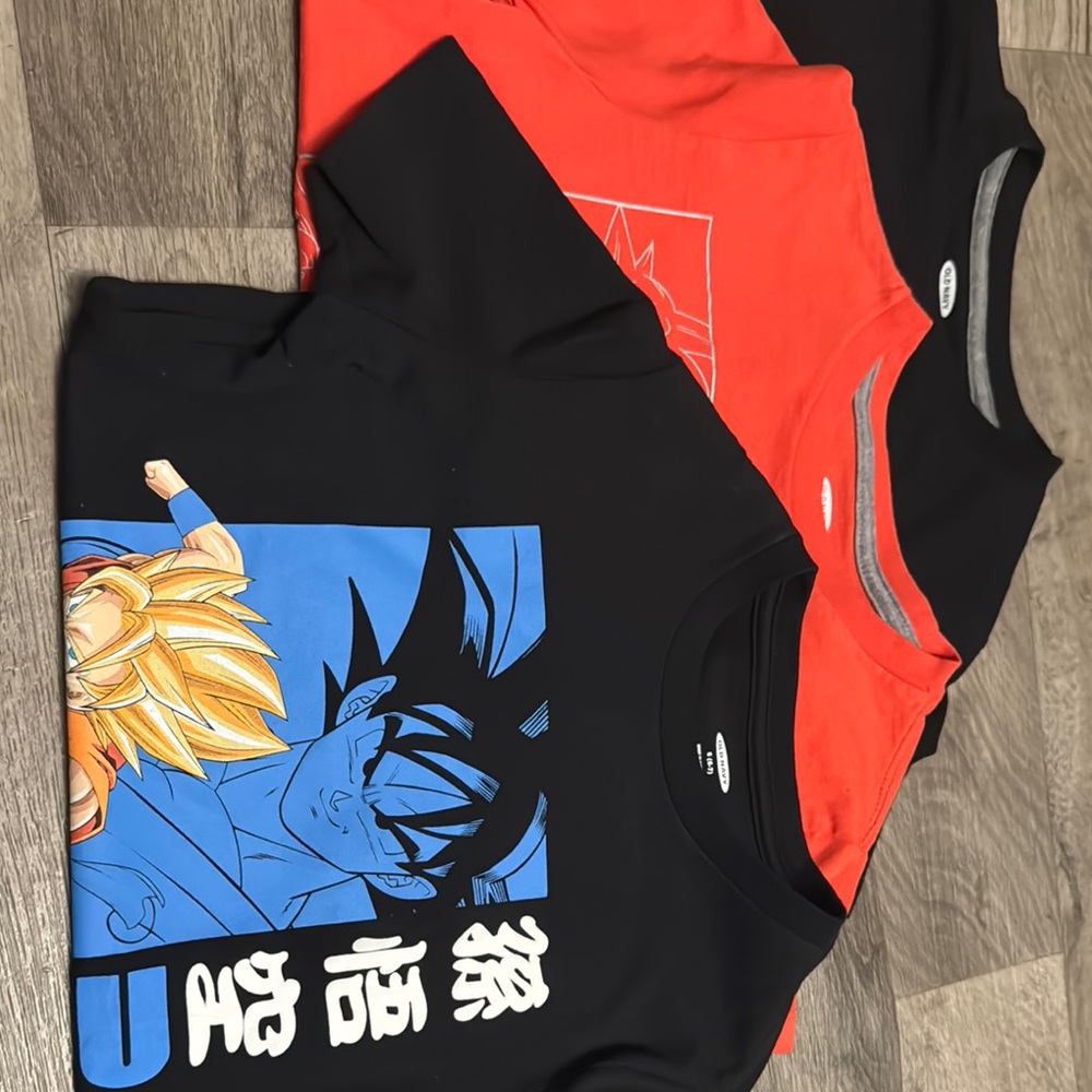 Old Navy Black and Red Short Sleeve Tees